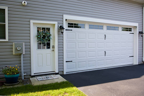 24/7 Emergency Garage Door Panel Replacement experts in Elida, OH